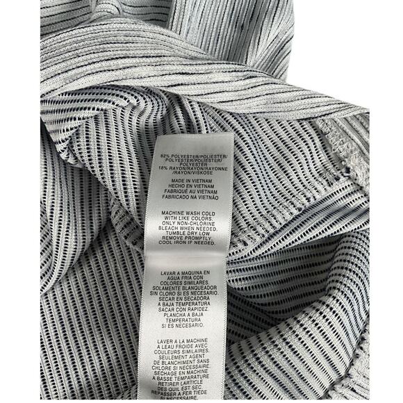 JONES NEW YORK Signature Stripped Blue White Sleeveless Top Silver Button Medium - Picture 9 of 9